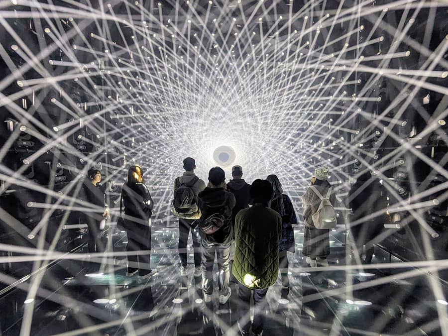 チームラボ プラネッツとボーダレスはどっちがいい? 東京の2つのデジタルアートミュージアムを比較