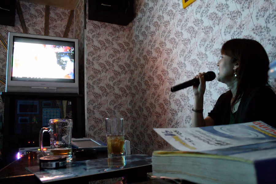 Cómo funciona el karaoke en Japón: entrada, tarifas y etiqueta en Tokio