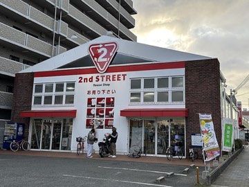 写真: Tokumeigakarinoaoshima / CC BY-SA 4.0 セカンドストリート
